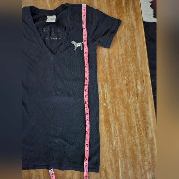 Victoria's Secret Black V-Neck Tee with Silver Dog Design - Picture 4 of 4